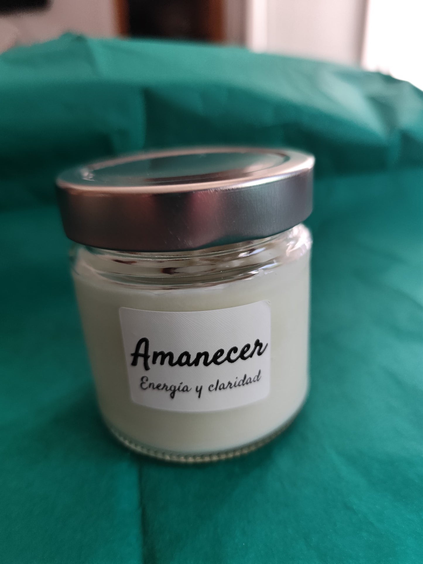 Amanecer · Empieza el día con luz.